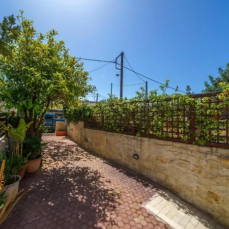 Stylish - Comfortable Holidays Near The Beach.